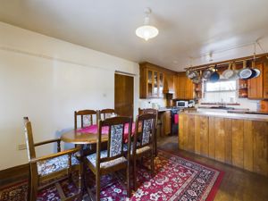 Kitchen diner- click for photo gallery